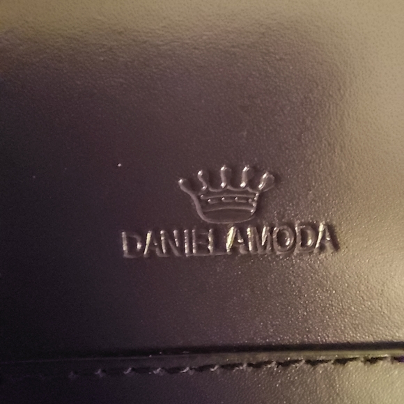 Daniela Moda Italian Purse - Picture 2 of 4